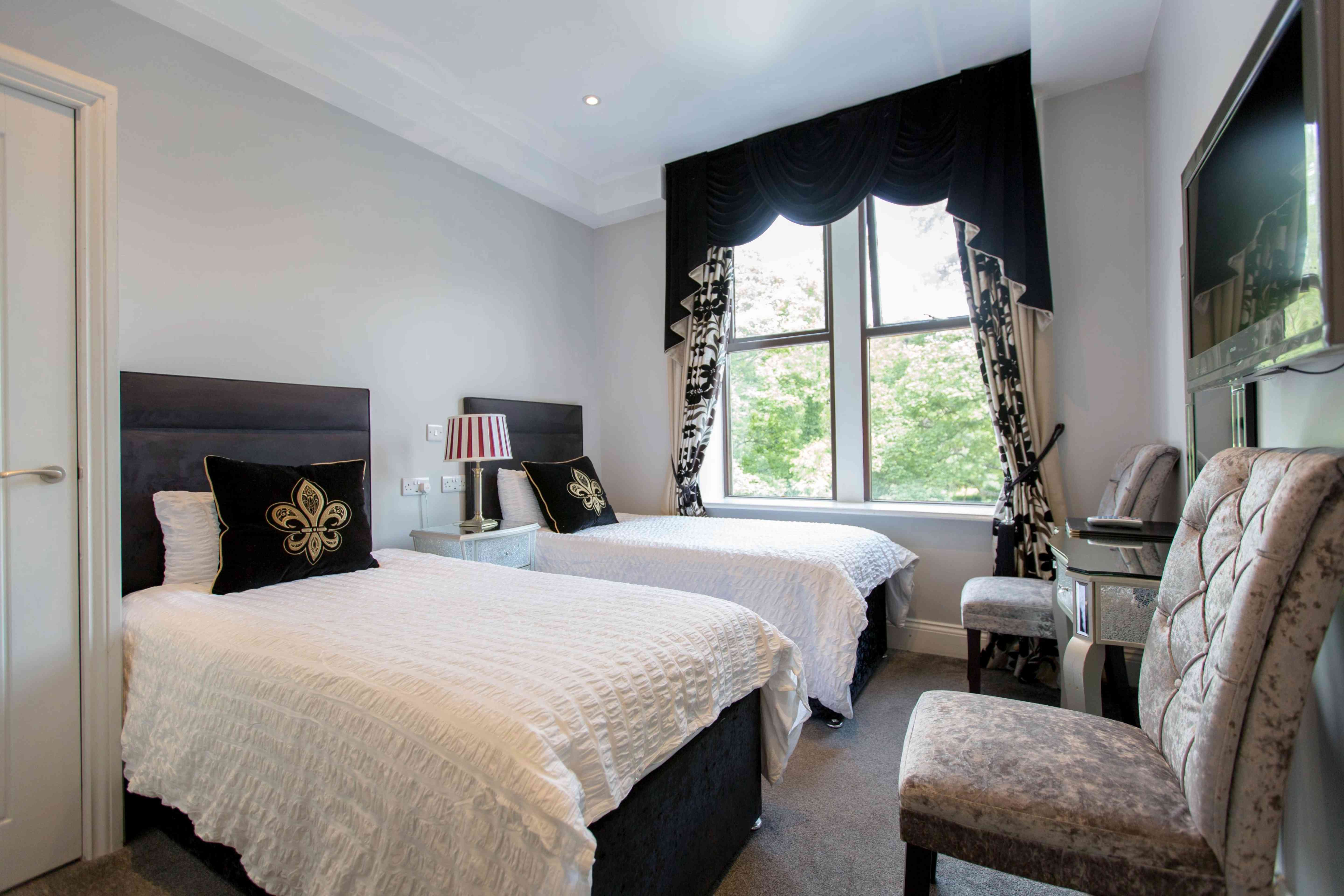 Twin room with two single beds